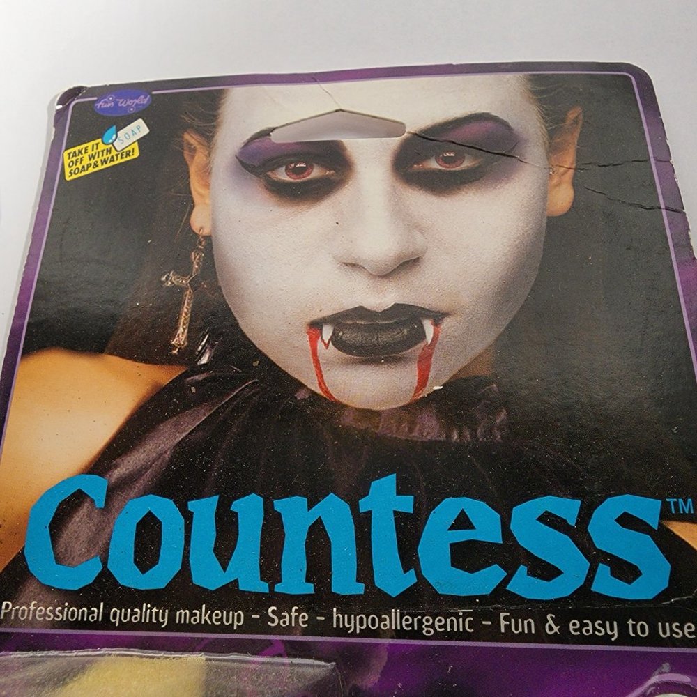 Fun World Countess Makeup Kit - Picture 3 of 9